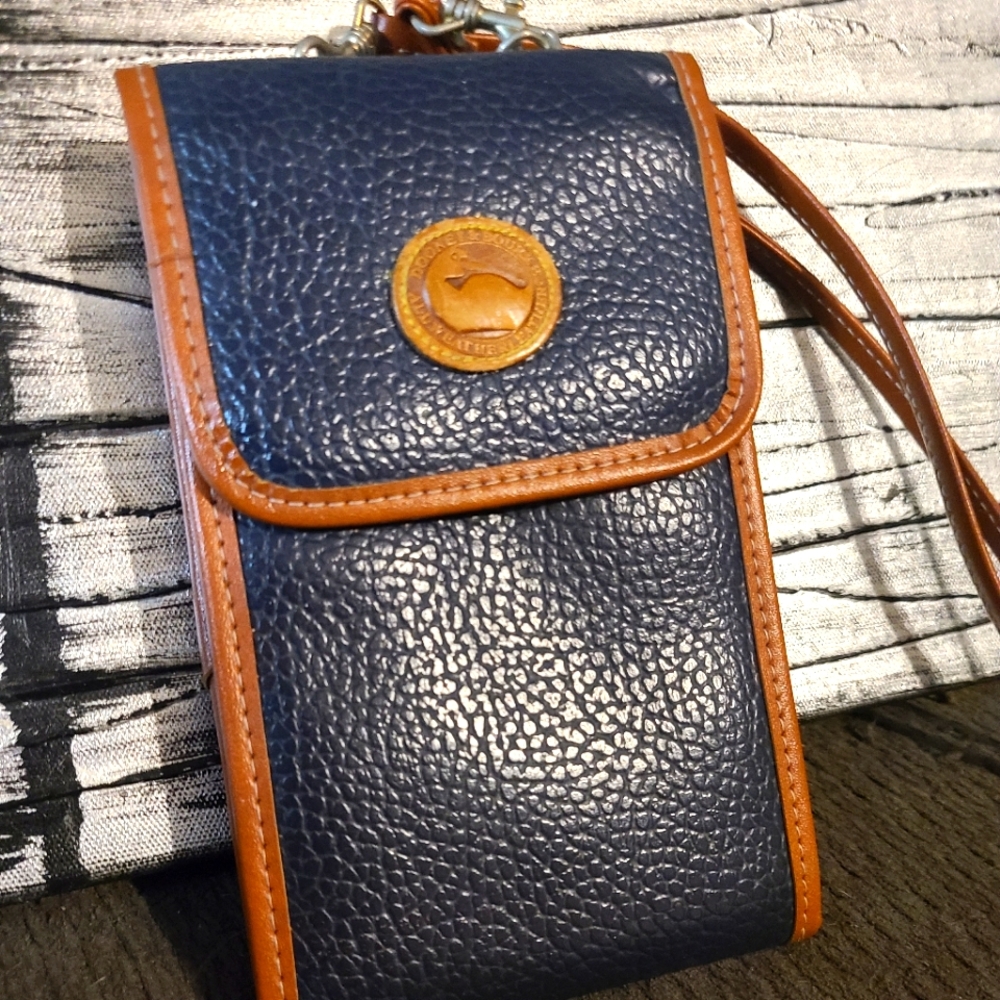 Vintage Dooney & Bourke Crossbody Wallet